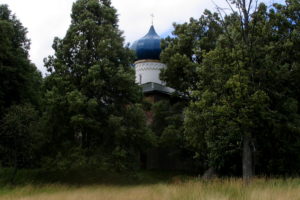 park-i-cerkov v Ostaschevo